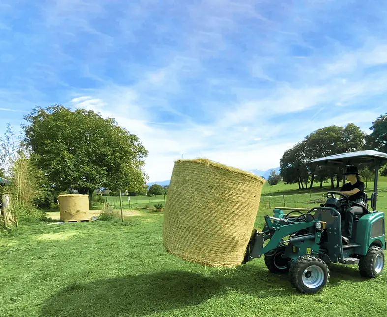 greenfox-elektro-hoflader-strohballen-transport (1).png