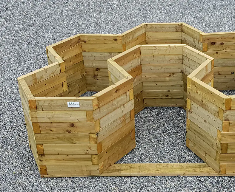 Hochbeet Wabenform.jpg