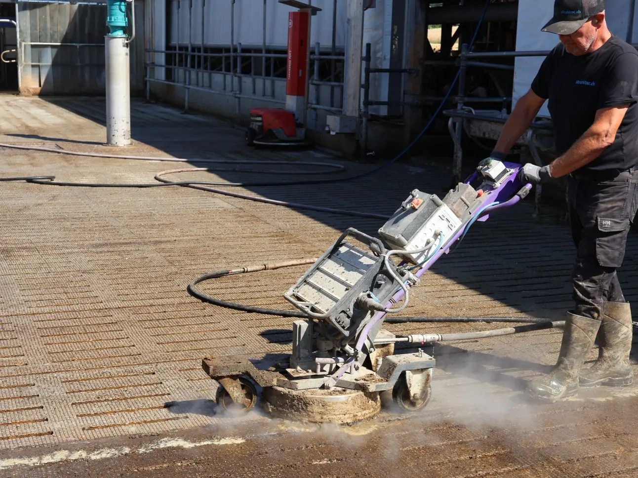 Stallbodensanierung mit Wasserhöchstdruck