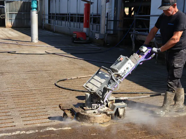Stallbodensanierung mit Wasserhöchstdruck